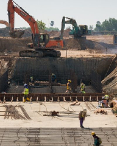 construction-workers-working-building